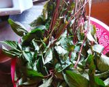 A picture of step 1 of PAAT SAAG JHOL (SOUP OF JUTE LEAVES).