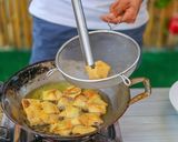 รูปขั้นตอนการทำที่ 17 ของ เกี๊ยวทอด ไส้หมูสับ