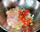 รูปขั้นตอนการทำที่ 2 ของ ไก่ผัดพริกขิง