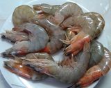 Foto del paso 5 de la receta Ensalada de aguacates con gambas y salsa rosa
