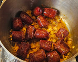 Foto del paso 3 de la receta: Longaniza con papas en salsa