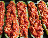 Foto del paso 8 de la receta: Calabacines rellenos con sofrito de pollo