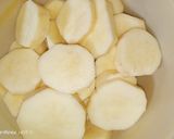 A picture of step 1 of Fried sweet potato with egg sauce.