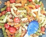 Foto del paso 5 de la receta: Ensalada de Fusilli con Cherrys, Mozzarella y Atún con Pesto Suave