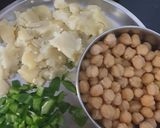 A picture of step 1 of Chanapaneer bhaji.
