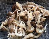 รูปขั้นตอนการทำที่ 1 ของ ยำแซ่บเห็ดไข่ต้ม