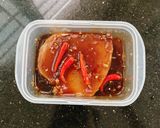 Hình bước làm 1 của món Cá Cờ Kho Tộ