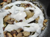 Spaghetti cremoso con setas (rápido y fácil)