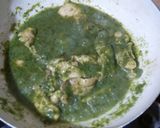 Foto del paso 3 de la receta: Milanesa de pollo en salsa verde