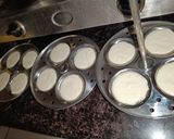 A picture of step 2 of Rava/sooji Idli.