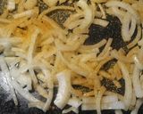 A picture of step 4 of Stuffed Cheeseburgers.