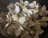 Foto del paso 4 de la receta: Espaguetis con almejas y gambones