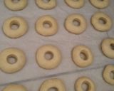 Foto langkah ke 3 dari resep Donat maizena tanpa telur.