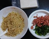 Foto langkah ke 1 dari resep Mi Gulung Pangsit.