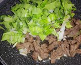 Foto del paso 3 de la receta: Bistec de res con acelga y salsa soya
