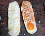 Foto del paso 1 de la receta: Bocadillo de jamón serrano, tomate y aceite de oliva