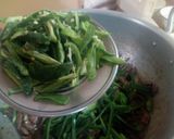 A picture of step 17 of Dry beef chilli.