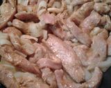 A picture of step 9 of Green Beans and Marinated Pork Strips.
