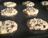 Foto del paso 3 de la receta: Masitas de avena, banana y chips de chocolate (muy fácil)