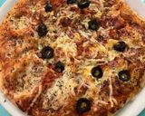 Foto del paso 12 de la receta: Pizza listada con tres tops: espinacas, quesos, y tomate