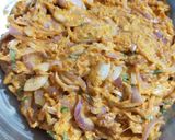 A picture of step 2 of Onion Pakoda.