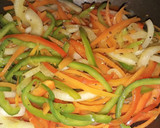 Foto del paso 3 de la receta: Rollitos de res rellenos con queso y vegetales🥕🍅