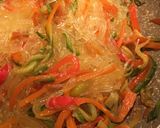 Foto del passaggio 6 della ricetta Spaghetti di soia con verdure