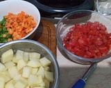 Foto del paso 1 de la receta: Guiso de carne de cerdo 🐷 con caracolitos en olla de hierro 🍲