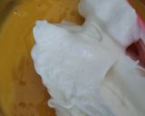 Foto langkah ke 5 dari resep Hokkaido Chiffon Cupcakes.