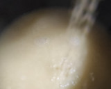 Foto del paso 2 de la receta: Sopa de piñones con rabas de pollo