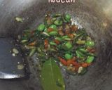 Foto langkah ke 2 dari resep Oseng Oncom Pete Pedas.