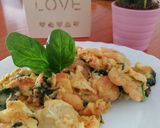 Foto del paso 6 de la receta: Tortilla/revuelto de espinacas y gambas