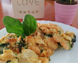 Foto del paso 6 de la receta: Tortilla/revuelto de espinacas y gambas