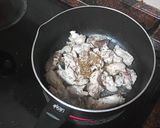 Foto del paso 5 de la receta Chuletas de cerdo adobadas con puré de papas, guisantes y salsa