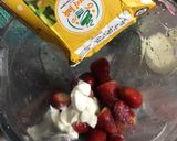 A picture of step 1 of Strawberry shake.