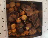 Foto del paso 5 de la receta: Garbanzos con setas y butifarra