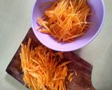 Foto langkah ke 1 dari resep Orak arik wortel.