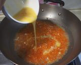 Foto langkah ke 4 dari resep Tumis wortel siram telor.