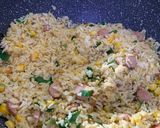 Foto langkah ke 7 dari resep Nasi Goreng telur ala Chef Devina Hermawan.