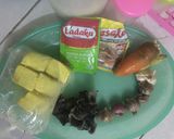 Foto langkah ke 1 dari resep Tumis Tahu dengan Jamur Kuping & Wortel.