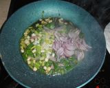 Φωτογραφία βήματος 3 της συνταγής Η frittata της κρίσης: “όλα μαζί, μπορούν”!