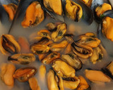 Foto del paso 2 de la receta: Spaghetti con le cozze e pomodorini