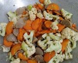 Foto langkah ke 4 dari resep Capcay sayur bakso sapi.