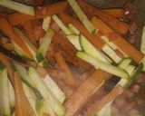 Foto del paso 4 de la receta: Salteado de pollo con verduras y fideos largos