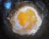 Foto langkah ke 1 dari resep Telur Ceplok Masak Saos.