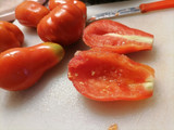 Pomodori ripieni di tonno, mozzarella e dadolata di cetrioli al profumo di basilico