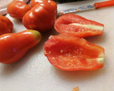 Foto del passaggio 2 della ricetta Pomodori ripieni di tonno, mozzarella e dadolata di cetrioli al profumo di basilico