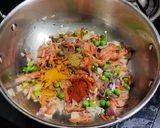 साधी सोपी अंडा भुर्जी (Anda Bhurji Recipe In Marathi) रेसिपी स्टेप 4 फोटो 