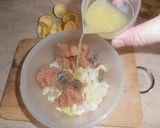 Foto del passaggio 3 della ricetta La meravigliosamente soffice insalata di uova di pesce bianco (taramosalata greca)