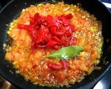 Foto del paso 3 de la receta Garbanzos en salsa de pimiento asado al eneldo con huevo duro